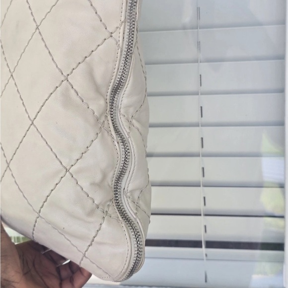 Vintage Authentic Chanel Quilted Tote Bag Cream Chain Strap Leather zip around - Picture 6 of 16